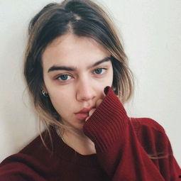 欧美暗黑短发阿姨图片